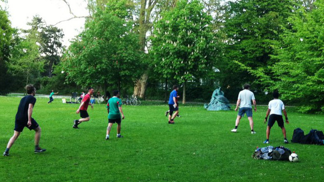 Fussball im Park